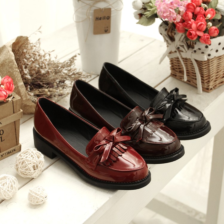 Korean Style Patent Leather Flat Shoes with Tassel Slip-On Round Toe
